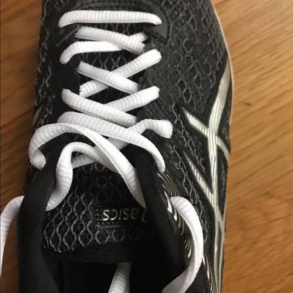 ASICS - Picture 4 of 5